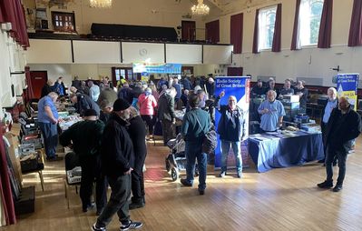 Thumbs up from Colin
Busy main hall
